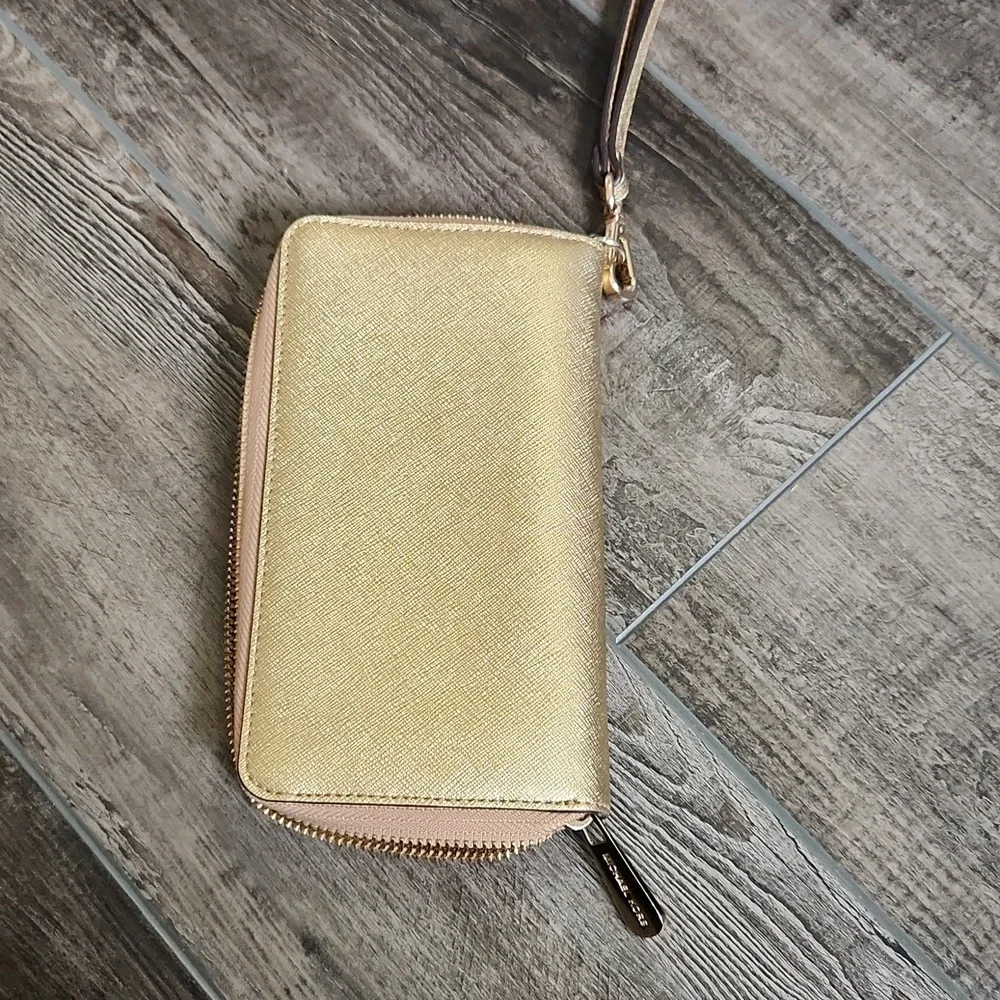 Michael Kors gold wallet - Picture 3 of 3